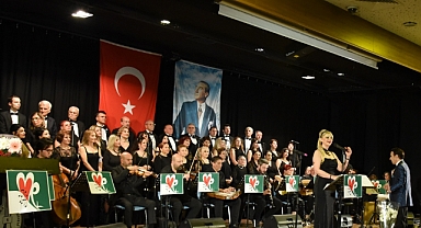 Gönüllere dokunan konserde duygu seli yaşandı
