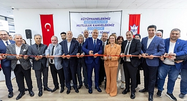İki kütüphane, bir de Mutluluk Kahvesi