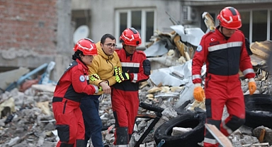 İş hanı enkazında deprem tatbikatı yapıldı