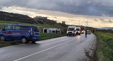 İzmir'de devrilen işçi servisindeki 8 kişi yaralandı