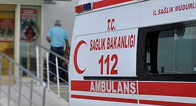 İzmir'de Devrilen Otomobil Yandı: 2 Yaralı