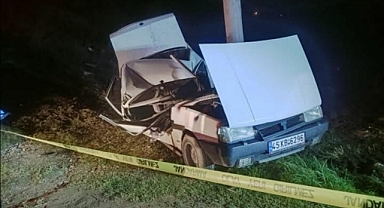 İzmir’de Direğe Çarpan Otoda 2 Genç Can Verdi