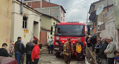 İzmir'de Ev Yangını: 1 Kişi Hastaneye Kaldırıldı!