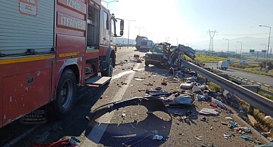 İzmir’de Feci Kaza: 2 Ölü, 1 Yaralı