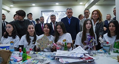 İzmir'de öğrenciler kantin alışverişini