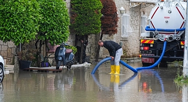 İzmir'de sağanak etkili oldu