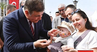 "İzmirlileri, 23 Nisan 1920’nin aydınlığıyla selamlıyorum"
