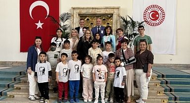 Kanseri yenen İzmirli çocuklardan Meclis'e ziyaret