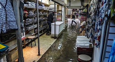 Kemeraltı Çarşısı yağmura teslim