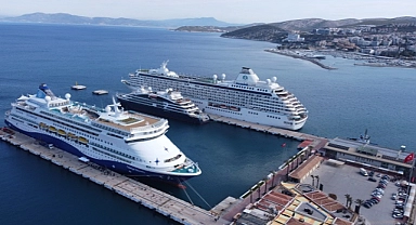Kuşadası'na 3 kruvaziyerle 1657 turist geldi