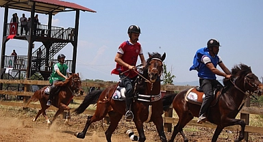 Ödemiş'te rahvan at yarışları yapıldı