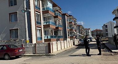 Önce Eşini Vurdu, Sonra Kendini