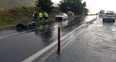 Otomobille çarpışan motosikletin sürücüsü hayatını kaybetti