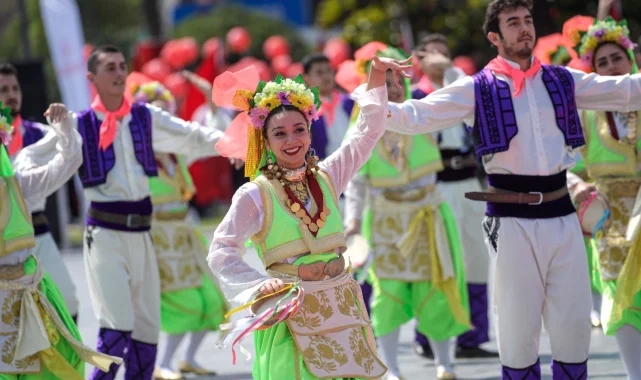 19 Mayıs coşkusu İzmir'i sardı
