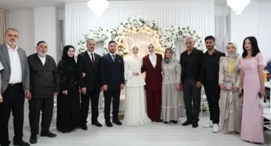 Bakan Göktaş, gence kız istedi!