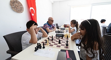 Balçova’da iki kuşak, satranç turnuvasında buluştu