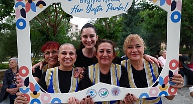 Balçova Üçüncü Yaş Üniversitesi’nde Coşkulu Mezuniyet