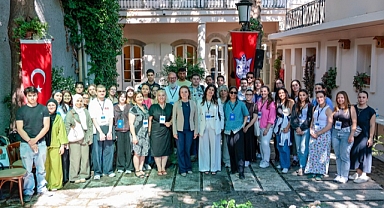 Başkan Mutlu dünya gençleriyle buluştu