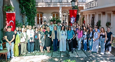 Başkan Mutlu dünya gençleriyle buluştu