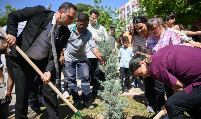 Bornova'da fidanlar toprakla buluştu