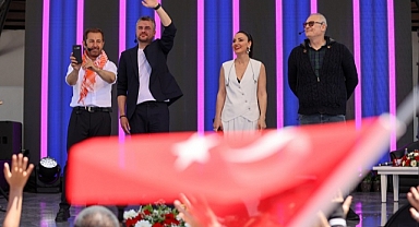 Buca’nın Zeki-Metin Amfi Tiyatrosu’na görkemli açılış