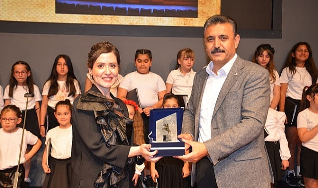 Dikili’de küçük yıldızlar büyük alkış aldı