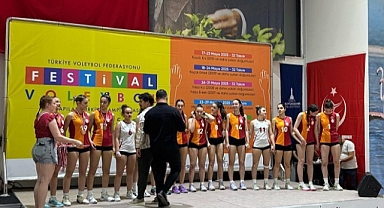 Festival Voleybol’da İlk Şampiyon Eczacıbaşı