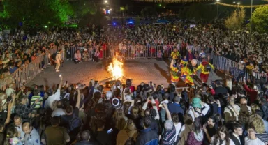 Hıdırellez ateşi İzmir Kültürpark'tan yükseldi