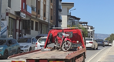 İzmir’de Kamyon Motosiklete Çarptı: 1 Ölü, 1 Yaralı