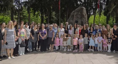 İzmirli annelere en özel kutlama