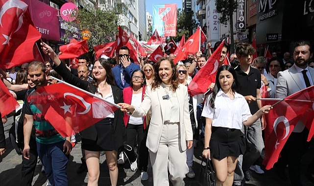 Karşıyaka’da omuz omuza 19 Mayıs yürüyüşü