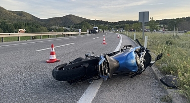 Kütahya'da Motosiklet Bariyere Çarptı: Sürücü Hayatını Kaybetti