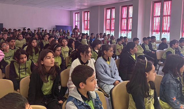 Sakarya İlkokulu’nda “Görünmeyen Tehlike” Konferansı: Mikroplastikler Masaya Yatırıldı