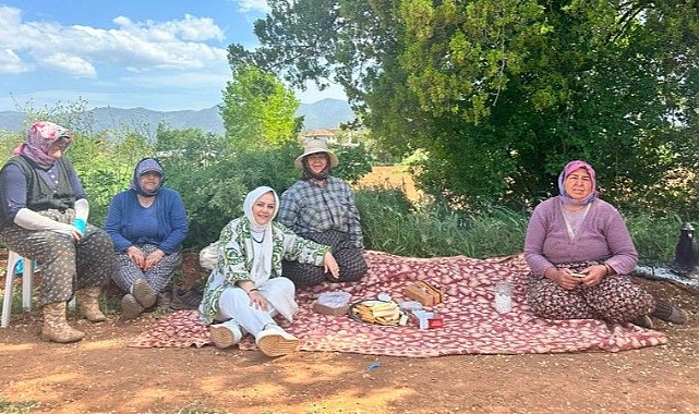 Tütün tarlalarında Anneler Günü kutlaması