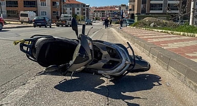 Uşak’ta Motosiklet Refüje Çarptı: 1 Ölü, 1 Yaralı