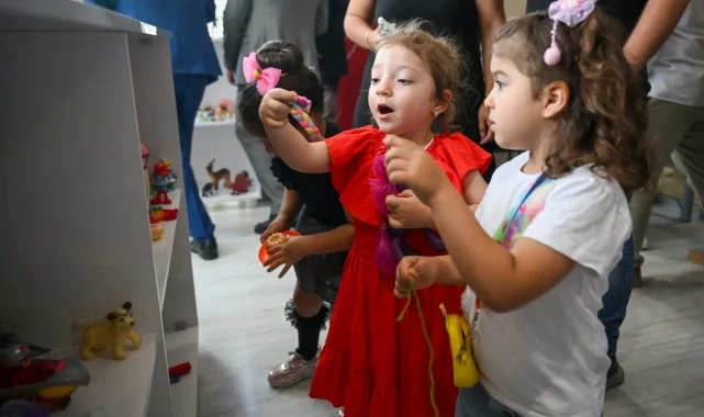 Bornova'da Oyuncak Kütüphanesi açıldı