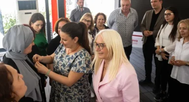 Bornova'da yeni üyeler CHP rozetlerine kavuştu