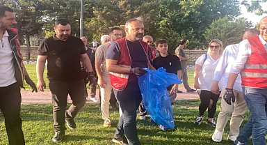 CHP İzmir Örgütü’nden Temizlik Seferberliği!