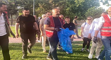 CHP İzmir Örgütü’nden Temizlik Seferberliği!