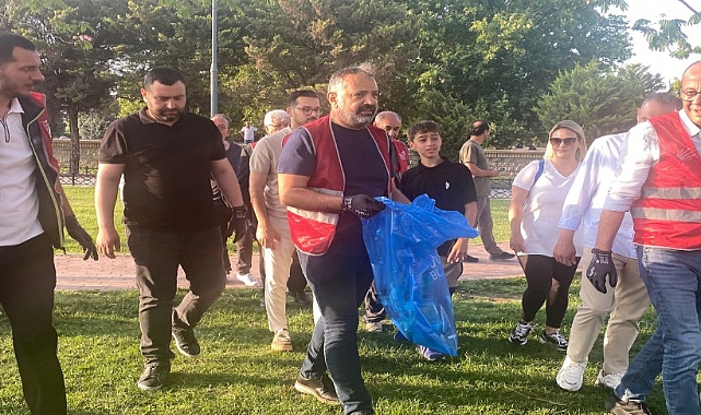 CHP İzmir Örgütü’nden Temizlik Seferberliği!