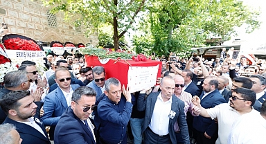 Ferdi Zeyrek gözyaşları ve alkışlarla uğurlandı