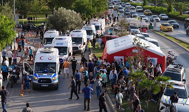 İzmir’de Depo Yangını Kontrol Altına Alındı