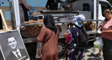 Güzelbahçe'de Ferdi Zeyrek adına lokma döküldü