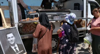 Güzelbahçe'de Ferdi Zeyrek adına lokma döküldü