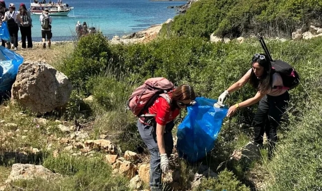 İzmir'de gençler Efes Mimas Yolu'nda doğayla buluştu