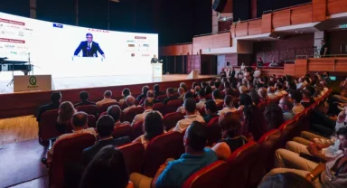 İzmir'de 'mükemmelliği arayış' sempozyumu