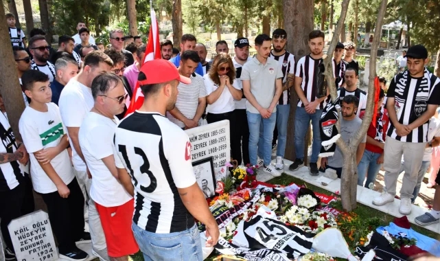 Manisa'da Ferdi Zeyrek'in kabri ziyaretçi akınına uğradı