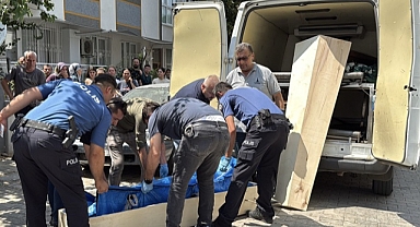 Yaşlı Adam Eşini Öldürüp İntihar Etti