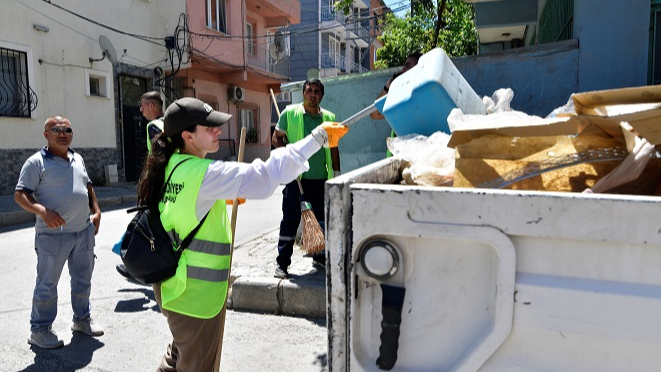 Bornova’da “Süpürge Timi” Göreve Başladı