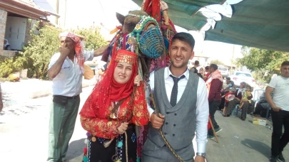 Salihli’de Devecilik Geleneği 'Carlos' ile Yaşatılıyor